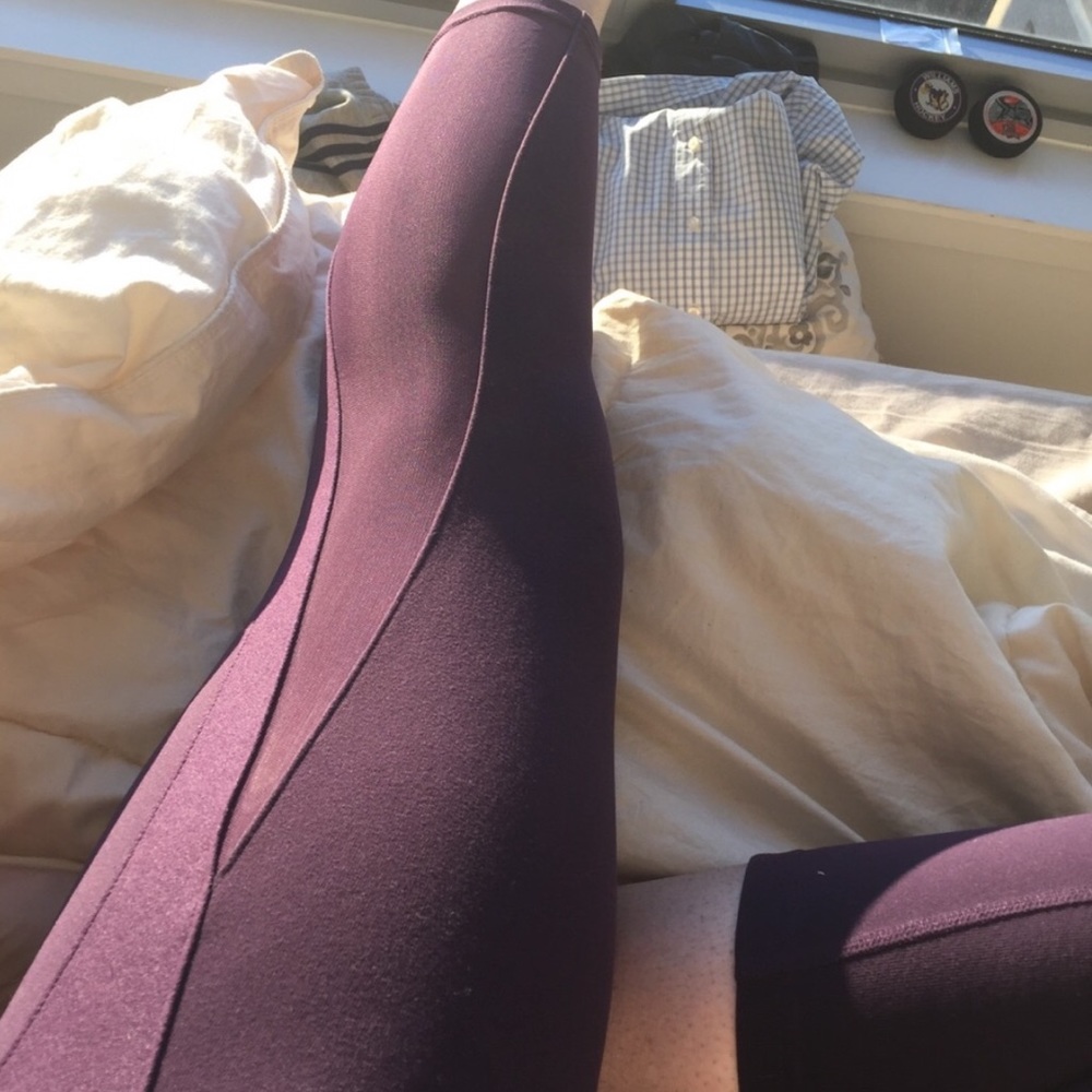 ALO Yoga Plum Purple Capris